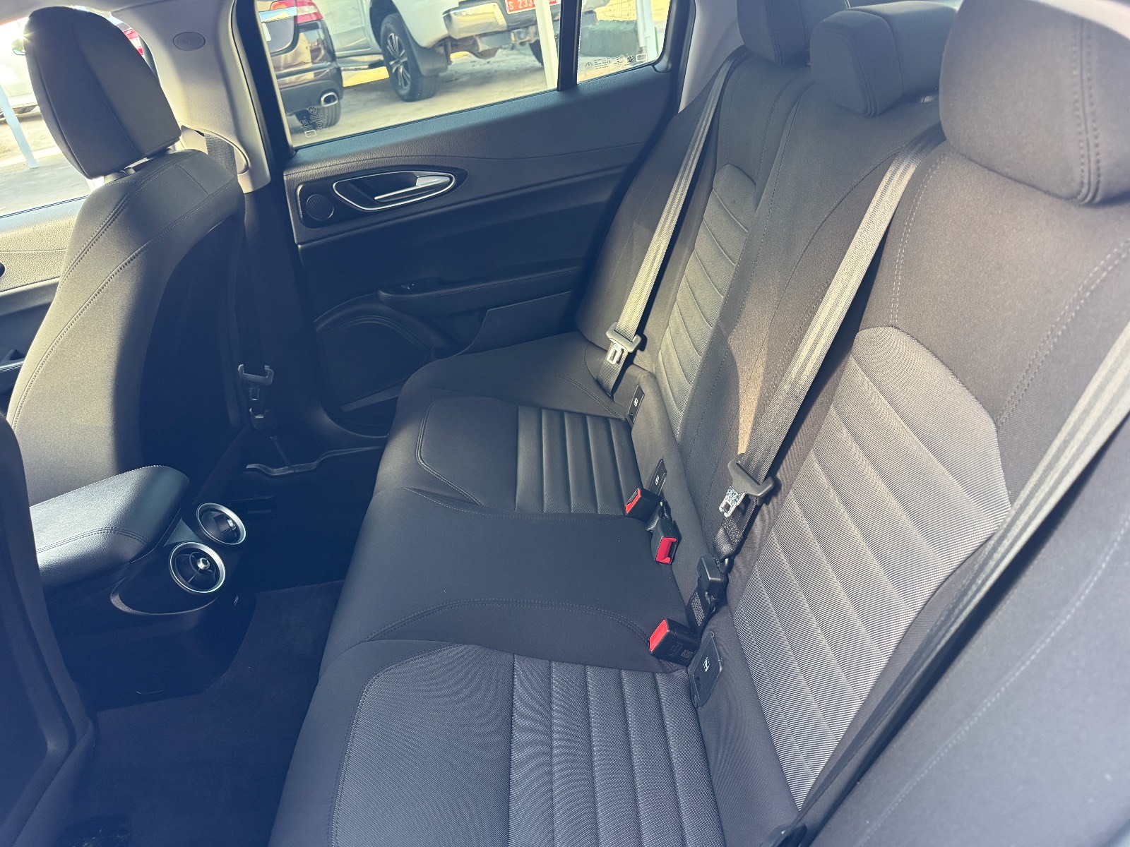 Alfa Romeo Giulia miniatura 9